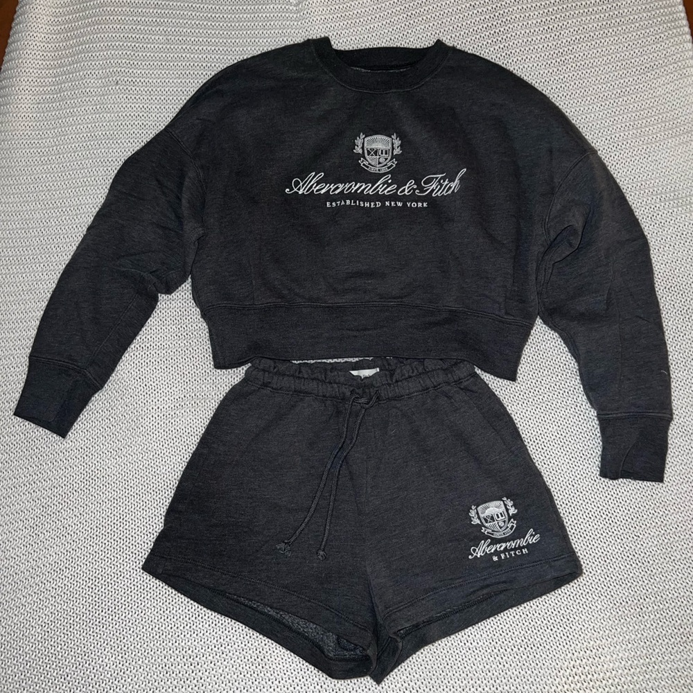 Grey Abercrombie and Fitch matching set